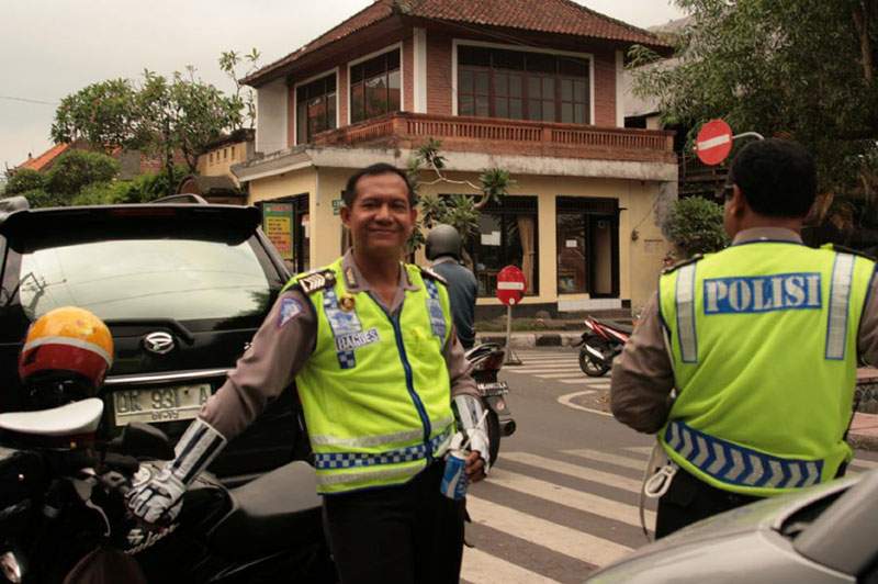 Bali polisi (police)