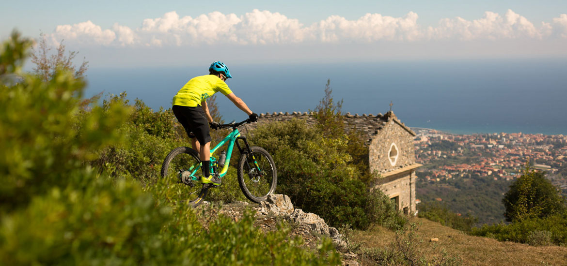 Escursioni, tour e weekend di mountain bike ed e-bike e vacanze in bicicletta in Liguria