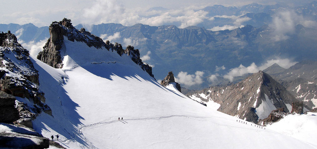 The alpine climb of Gran Paradiso (4061 m) with alpine guides