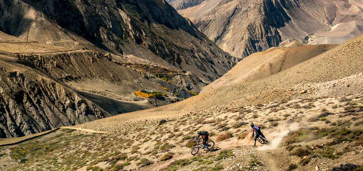 downhill mountain bike in mustang viaggio nepal
