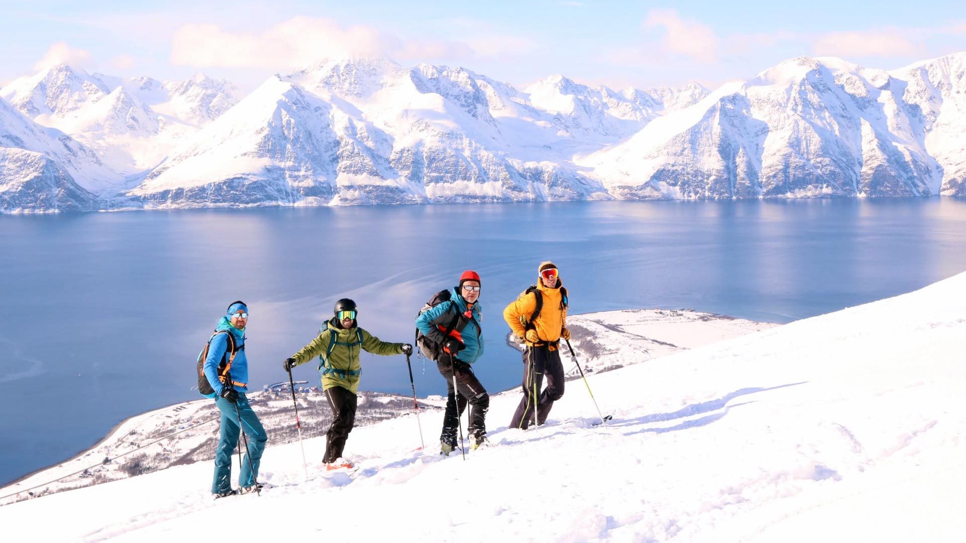 Tour di gruppo in Norvegia: Scialpinismo nei fiordi di Tromsø e delle Lyngen Alps
