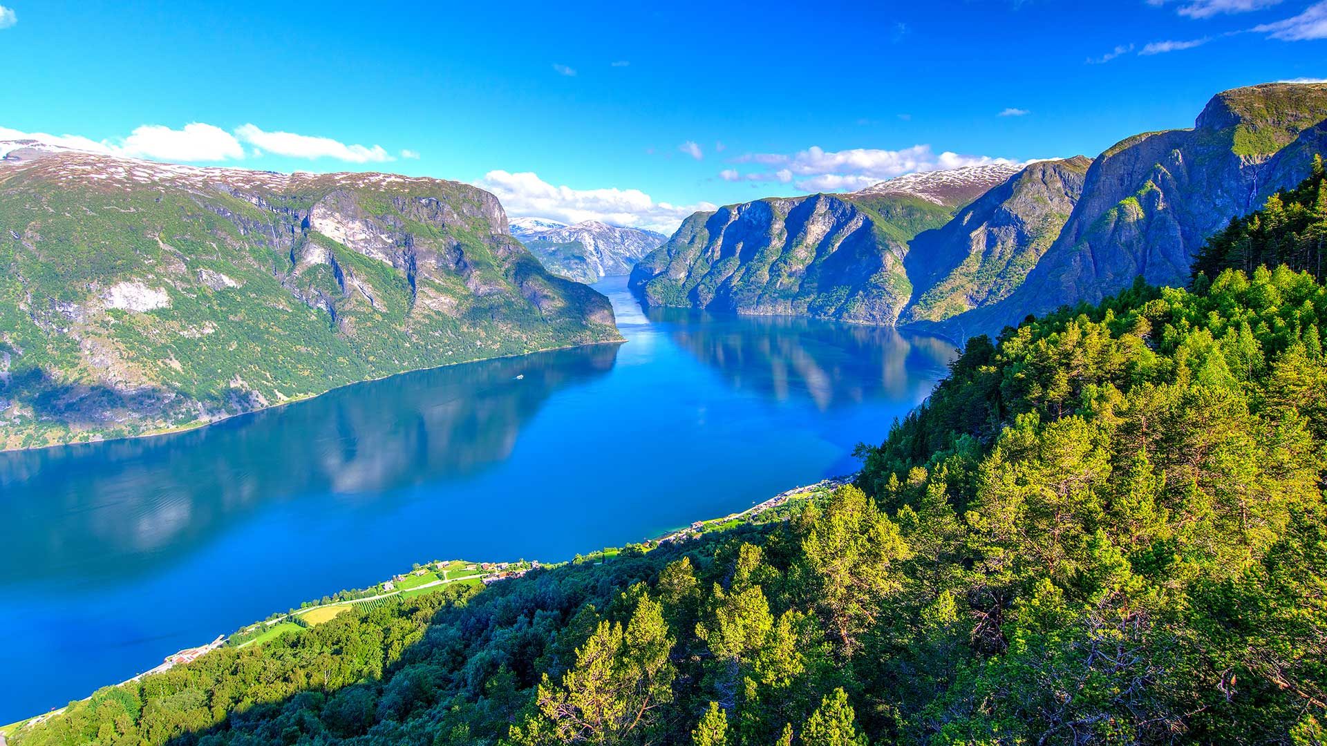 Viaggio in Norvegia: Trekking tra parchi naturali e fiordi